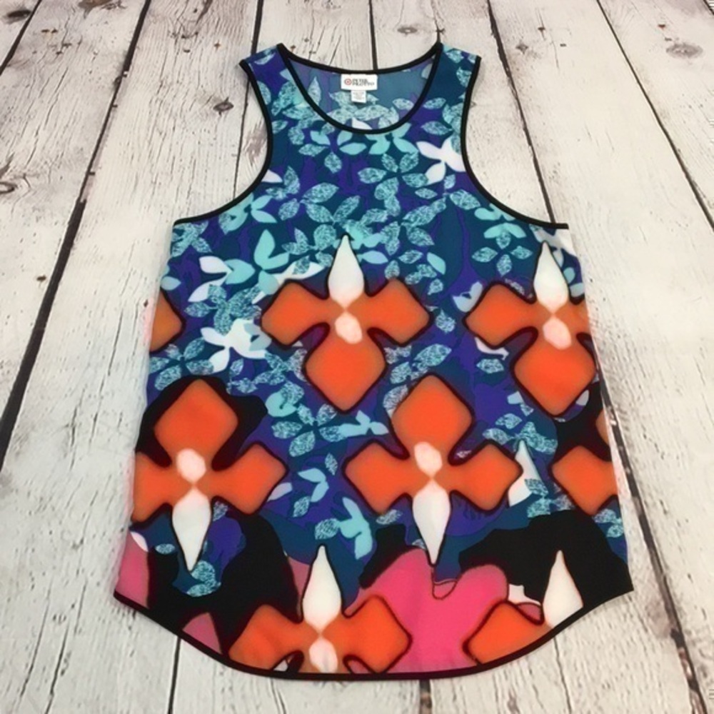 UEC Peter Pilotto tank from target line XS